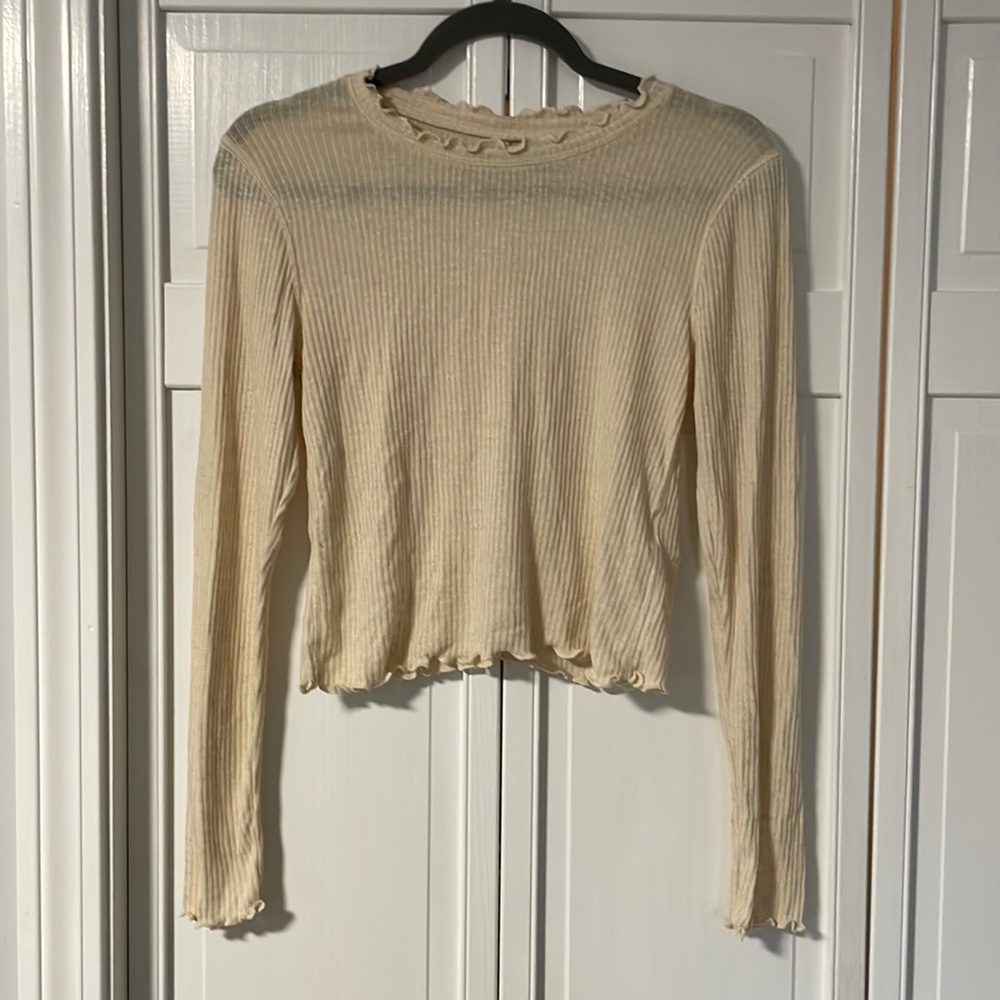 Abercrombie cream long sleeve crop top